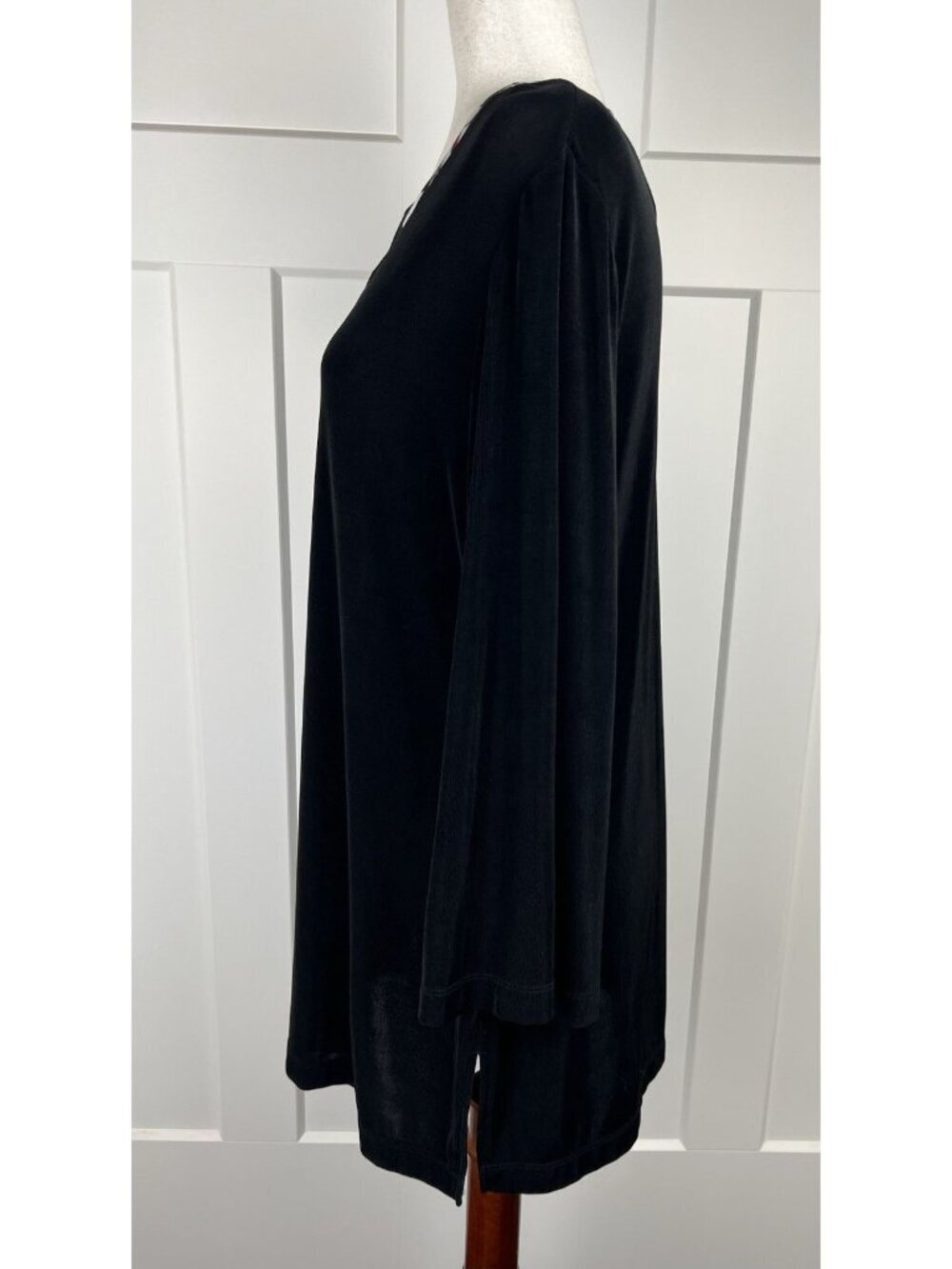 Chico’s Travelers Tunic Top Size 3 Black 3/4 Bell Sleeve Stretch Travel Blouse - Picture 4 of 8